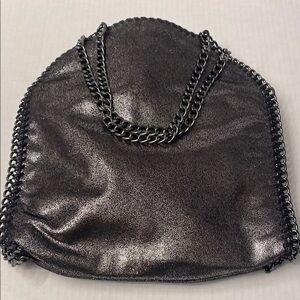 Elegant Metallic Chain-Embellished Shoulder Bag